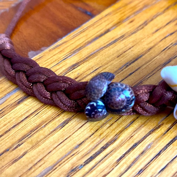 Women’s braided Shell braclet - Picture 2 of 3